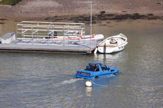 02 April 2021 - 14-06-36
Approaching the terminus at the slipway beside RDYC.
----------------
Dutton Surf 4WD amphibious car in the river Dart